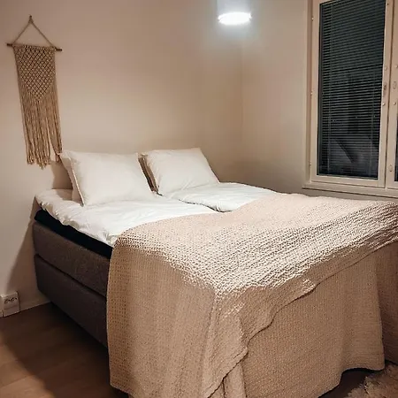 Apartamento Lovely 3 Bedroom House For 6 *